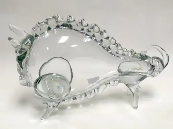 ДЕКОРАТИВНЫЕ ИЗДЕЛИЯ СТЕКЛОЗАВОДА "НЁМАН"